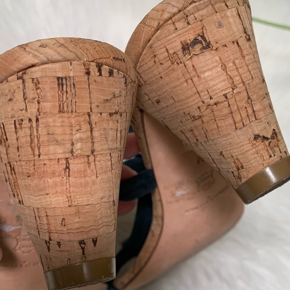 Donald J Pliner Vista Open Toe Suede Thong Sandal - Picture 5 of 6